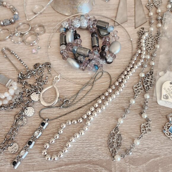 Silver Tone Jewelry Lot: Necklaces, Earrings, Bracelets & Rings All Silver Tone! - Picture 5 of 8